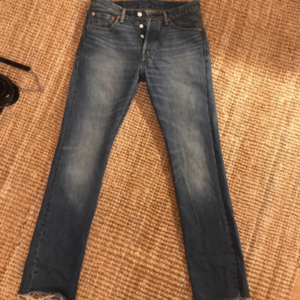 Supernajsa Levis 501!!!! Har så många så säljer därför. . Jeans & Byxor.