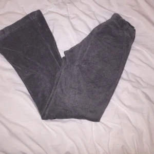  - Sköna mjukisbyxor från Lindex i bra skick