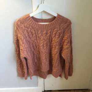  - Supermysig, varm och mjuk stickad tröja. 