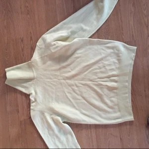  - Alla på 50kr köparen står för frakt Från Paris på en offentlig plats