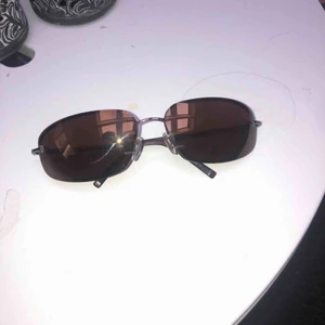  - Hugo boss solglasögon i bra skick riktigt snygga, pris kan diskuteras kan fraktas vart som