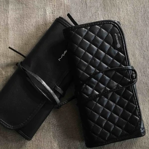  - Två olika väskor för sminkborstar. Ena från Mac och den andra från BH cosmetics. 60kr styck eller båda för 100kr. Pris kan diskuteras vis snabb affär!!