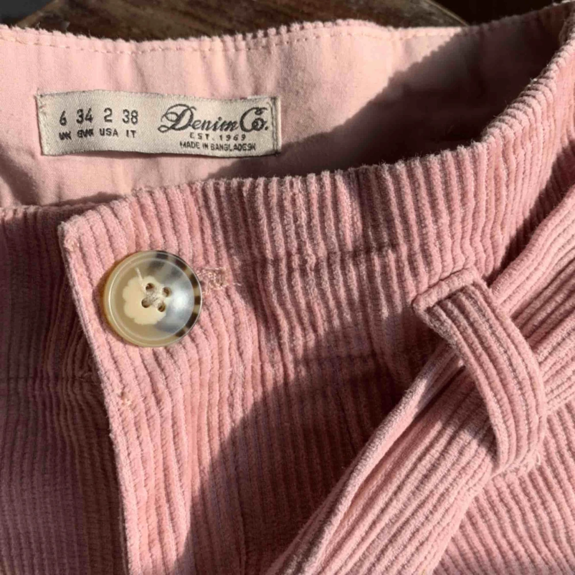 Rosa utsvängda manchesterbyxor - 91