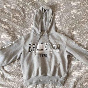  - Mysig hoodie från h&m i fint skick. Köpare står för frakt! 🥰