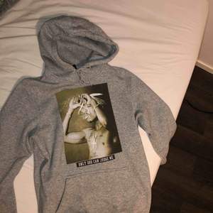 Tupac hoodie i storlek S unisex, väldigt bra skick därav pris!
