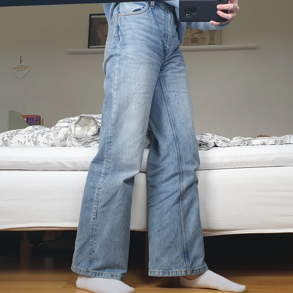 Supersnygga Monki jeans som jag tyvärr behöver sälja eftersom dem är alldelles för stora. Bara använda ett par få gånger och i superbra nytt skick. Pris kan diskuteras vid snabb affär.. Jeans & Byxor.