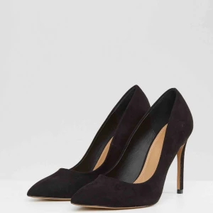  - OBS! Wide fit shoes! Suitable if u have a size 40 but wide feet. Used a few times indoors. In very good shape and clean (pic of shoe bottoms included).  