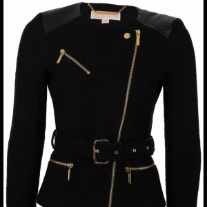  - Michael Kors Jacket Navy is a contemporary style to suit a evening and trendy look. With branded buttons and zippers. Colour: Navy Fabric: 100% Cotton, Trim Fabric-100% Real Sheep Leather Np; £285.00