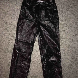  - Lack byxor från na-kd  Frakt tillkommer 