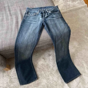  - Sjukt snygga jeans från Armani, köpt på Plick och tyvärr  för små för mig:(( raka/lite vida i benen strl 28 