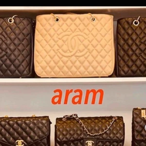  - ny väska beige färg för 200kr  jättebra skick 