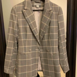  - Kavaj från H&M använd fåtal gånger, i nyskick! 