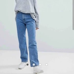  - Jeans från weekday (rowe) använda ett fåtalgånger, köparen står för frakten. 