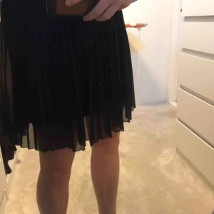  - Jättefin plisserad kjol från NAKD köpt förra året. Säljer pga att jag inte använder den. 