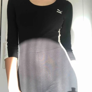  - Skitcool sportdräkt/dress från PUMA (äkta). Köptes för 300 och ALDRIG använd. Kan mötas upp i Västerås eller frakta.