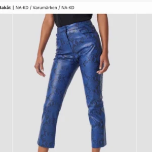  - N-AKD byxa i skinn helt nya .