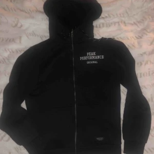  - PEAK tröja.  