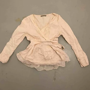  - Bohemiskt blus i härligt material. Köpt för 1000kr🌸