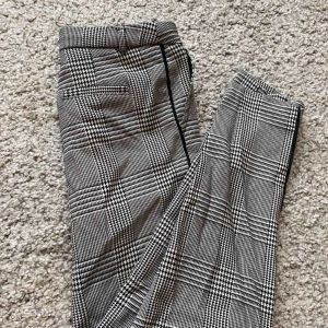  - Kostymbyxor i storlek xs