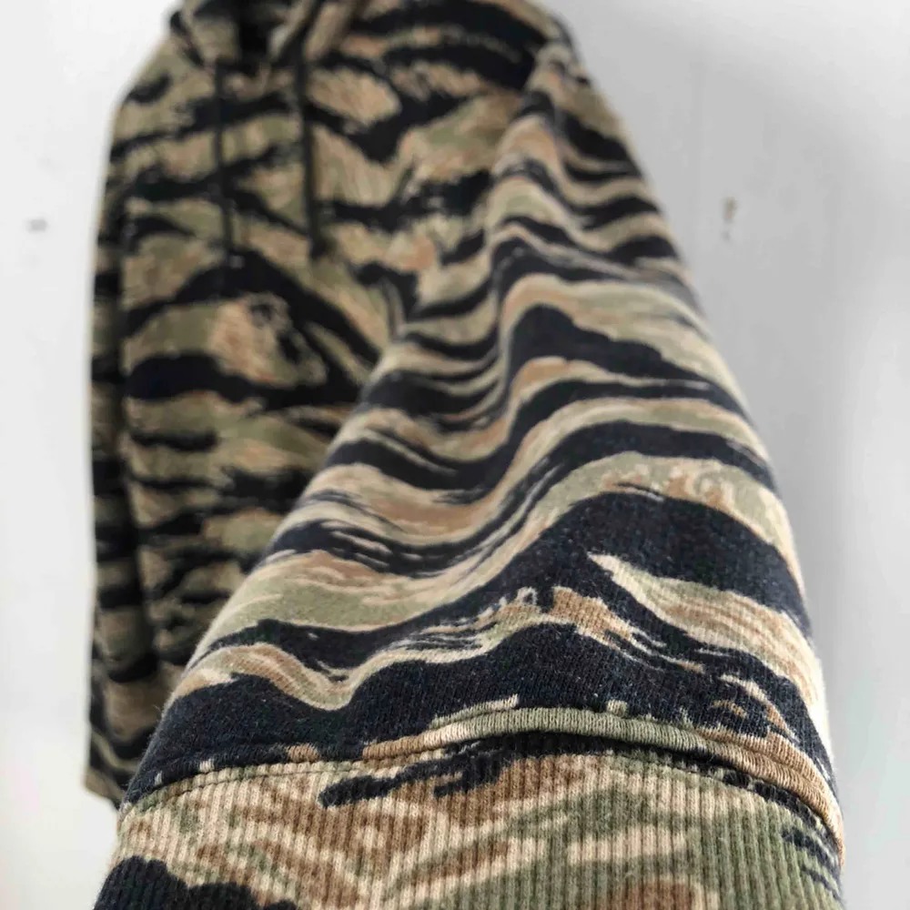 Camouflage hoodie. skön(!!) Köparen står för frakten . Hoodies.