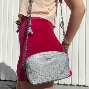  - Säljer min äkta guess väska som är nästan helt oanvänd, skriv privat för mer information 