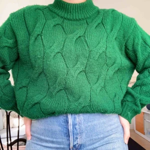  - Grön stickad tröja, Sticks ej 