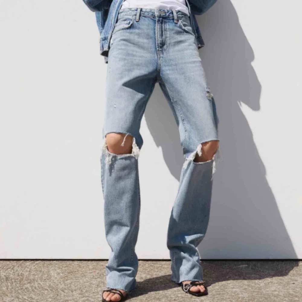 Zara jeansen i storlek 36. . Jeans & Byxor.