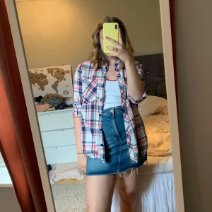 Blå/röd rutig skjorta  - Tunn och superskön!