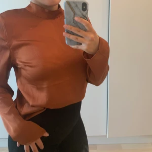 Blus - Tröja/blus i storlek 34. Säljer för 50kr & frakt tillkommer 🌸