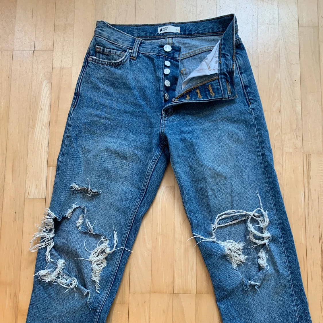 Slitna jeans från Gina, stl 34 - 91