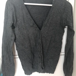 Mörkgrå kofta - Aldrig använd mörkgrå kofta från lefties.