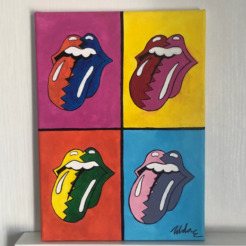 Säljer denna Rolling Stones- inspirerade tavlan som jag målat själv💜 Funkar som set med den andra popart tavlan som jag målat, färgglada och super fina. Måtten är 33x24 cm. Endast tavlan kostar 80 kr så 160 kr är för själva målningen🥰. Övrigt.