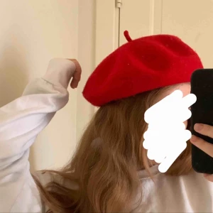 Basker  - söt röd basker från zara💗 köparen står för frakten!  3 för två!