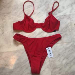 Röd bikini från Nakd, inte använd (prislapp kvar)! Underdelen är i strlk S men passar även XS och överdelen är i strlk 70A. Säljer för 328 kr, frakten är inkluderad!!💕💘💗priset kan diskuteras 