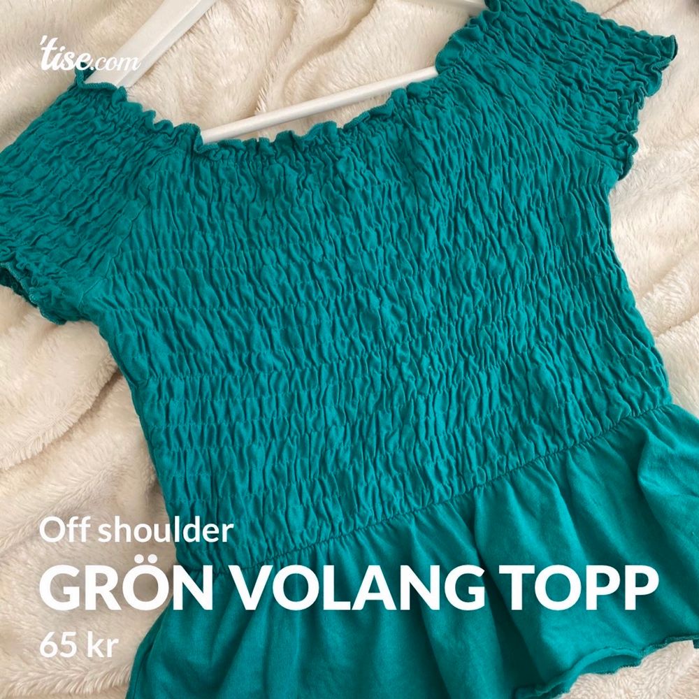 Grön off shoulder, volang topp från Gina Tricot Färger är dock finare i verkligheten än vad bilderna visar Kontakta mig vid mer frågor eller bilder. Toppar.