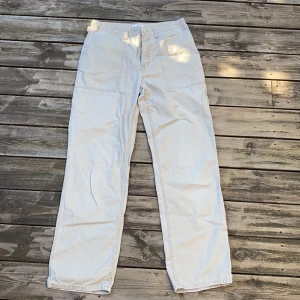 Beiga vidare byxor  -  Storlek: står 40 men skulle säga 38 Pris: 100kr Frakt: 88kr Hör av dig om du är intresserad💖💖 