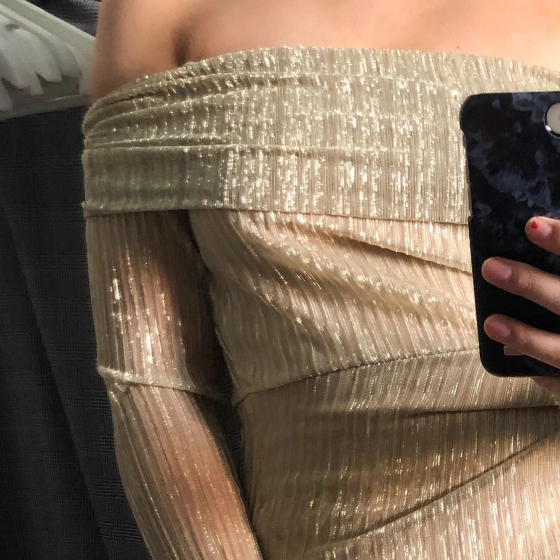 Glittrig guld klänning - 90