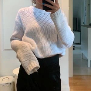 Superfin och skön virkad tröja från Zara - Superfin tröja som är väldigt skön!! I bra skick