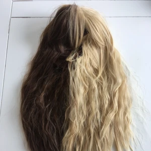 Splitdye Wig - Sjukt fet peruk med brun & blond splitdye. ✨👌🏻 Bra skick men behövs borstas. 