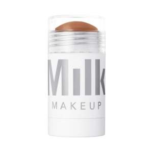 Säljer en Matte Bronzer Stick från Milk Makeup i färgen Baked. Endast testad. Säljer pga den är lite för teckande för mig. Priset diskuteras.