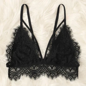 Spetts bralette   - Spetts bralette, aldrig använd🖤