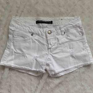 Zara jeans shorts med spets, st.34 eller xs