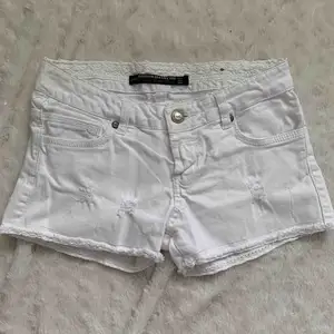 Zara jeans shorts med spets, st.34 eller xs