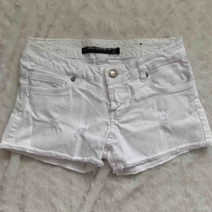 Zara shorts st.34 - Zara jeans shorts med spets, st.34 eller xs