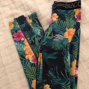 Tränings tights  - Mönstrade tränings tights, i fint skick! Köparen står för frakt 👌🏼