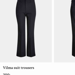  - Sköna kostymbyxor från BikBok! Använda ett par gånger men som nya! Enda defekten är en liten maska på höger ben som knappt syns 🥰 pris är inklusive frakt!