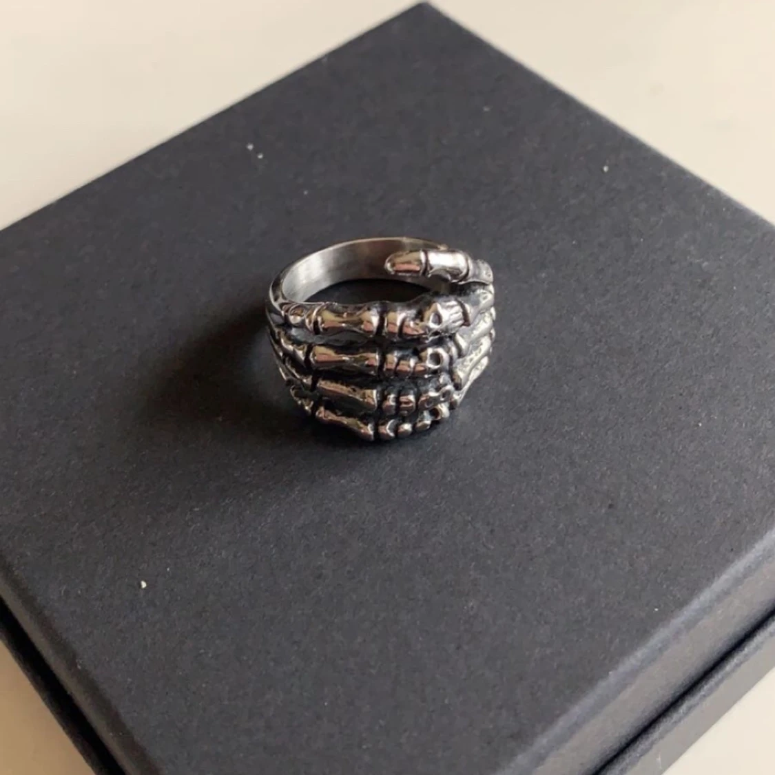 Skeleton hand ring
