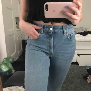  - Jätte fina jeans från zara! Har aldrig använt dem så är som nya. Frakt tillkommer med 50kr☀️☀️👖👖