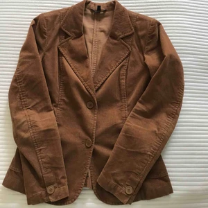  - Säljer min fina vintagekavaj som tyvärr blivit för liten för mig 😊👍🏻 fraktar eller möter i Stockholm. 