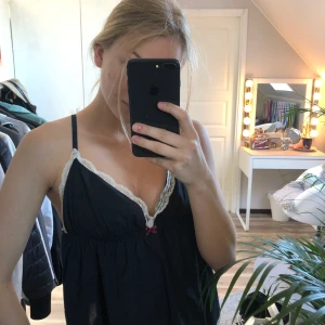 Odd Molly topp - Jättefin topp från Odd Molly, osäker ang strl men tror de är Xs men passar defenetivt S. Aldrig använd. Köpare står för frakt📦💗💞💜📦💞💕💜